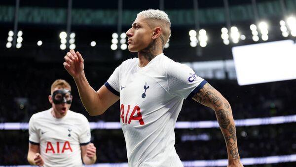 Tottenham just survive Everton comeback in Christmas cracker